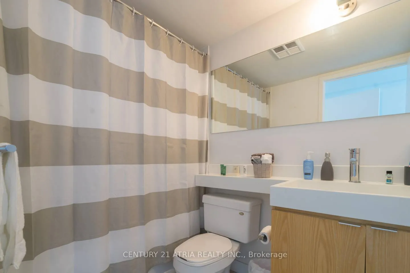 Photo 9 of Unit 302, 4K Spadina Avenue, Toronto, Waterfront Communities — HOMEH