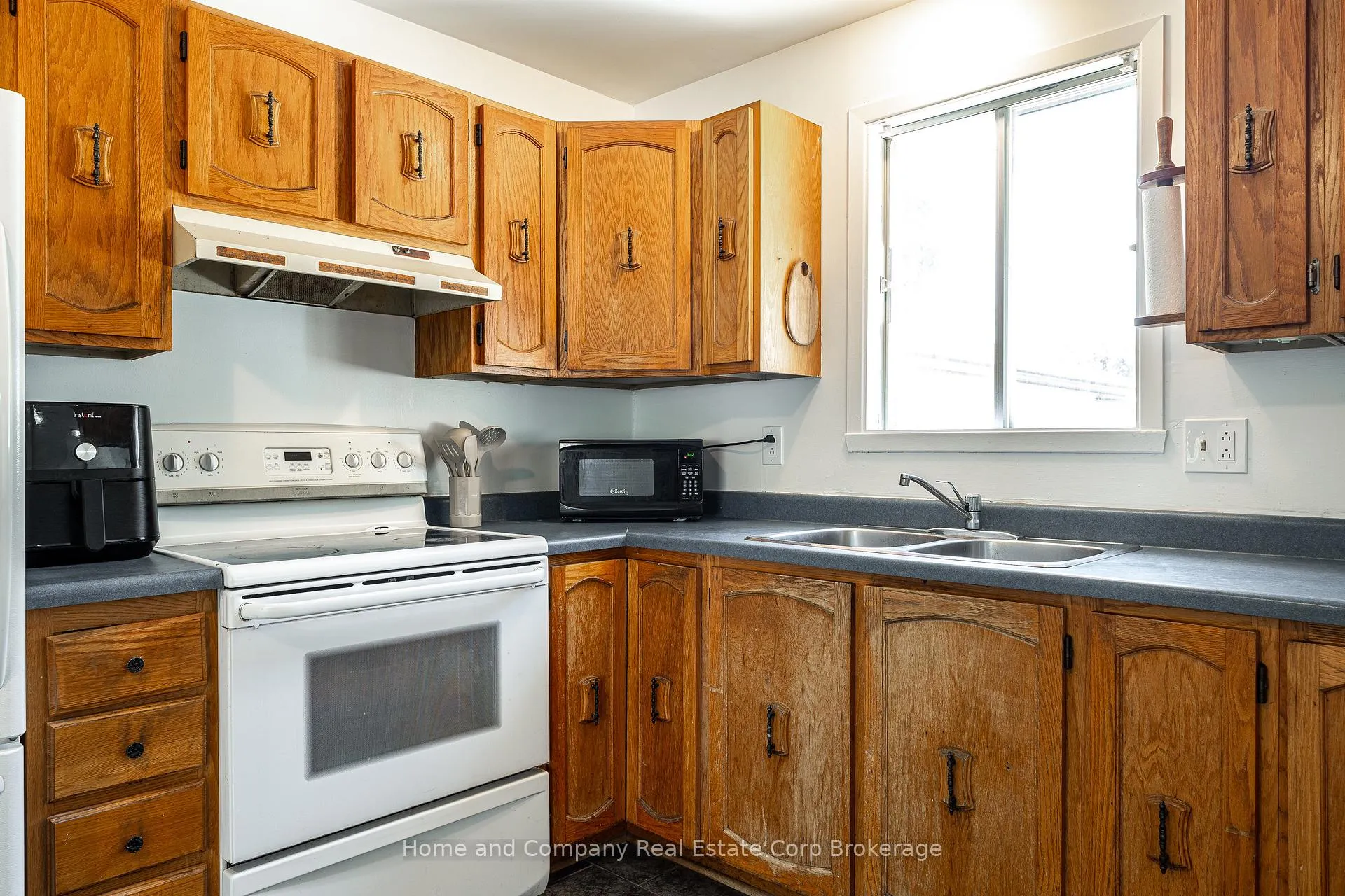 Photo 8 of 50 Dufferin Street, Stratford — HOMEH