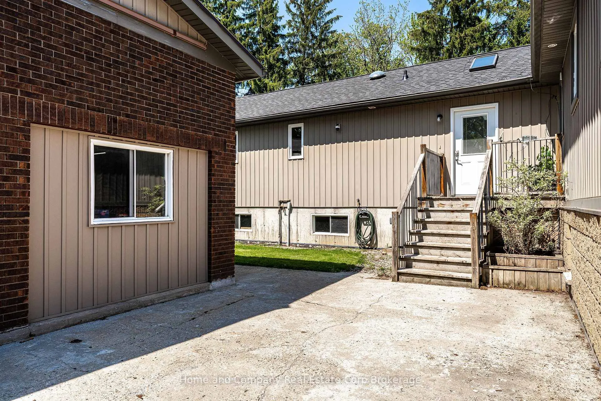 Photo 38 of 50 Dufferin Street, Stratford — HOMEH