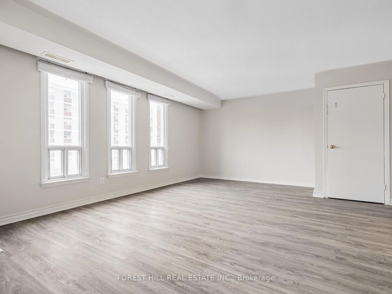 Photo 4 of Unit 25, 16 Rexdale Boulevard, Etobicoke, Rexdale-Kipling — HOMEH
