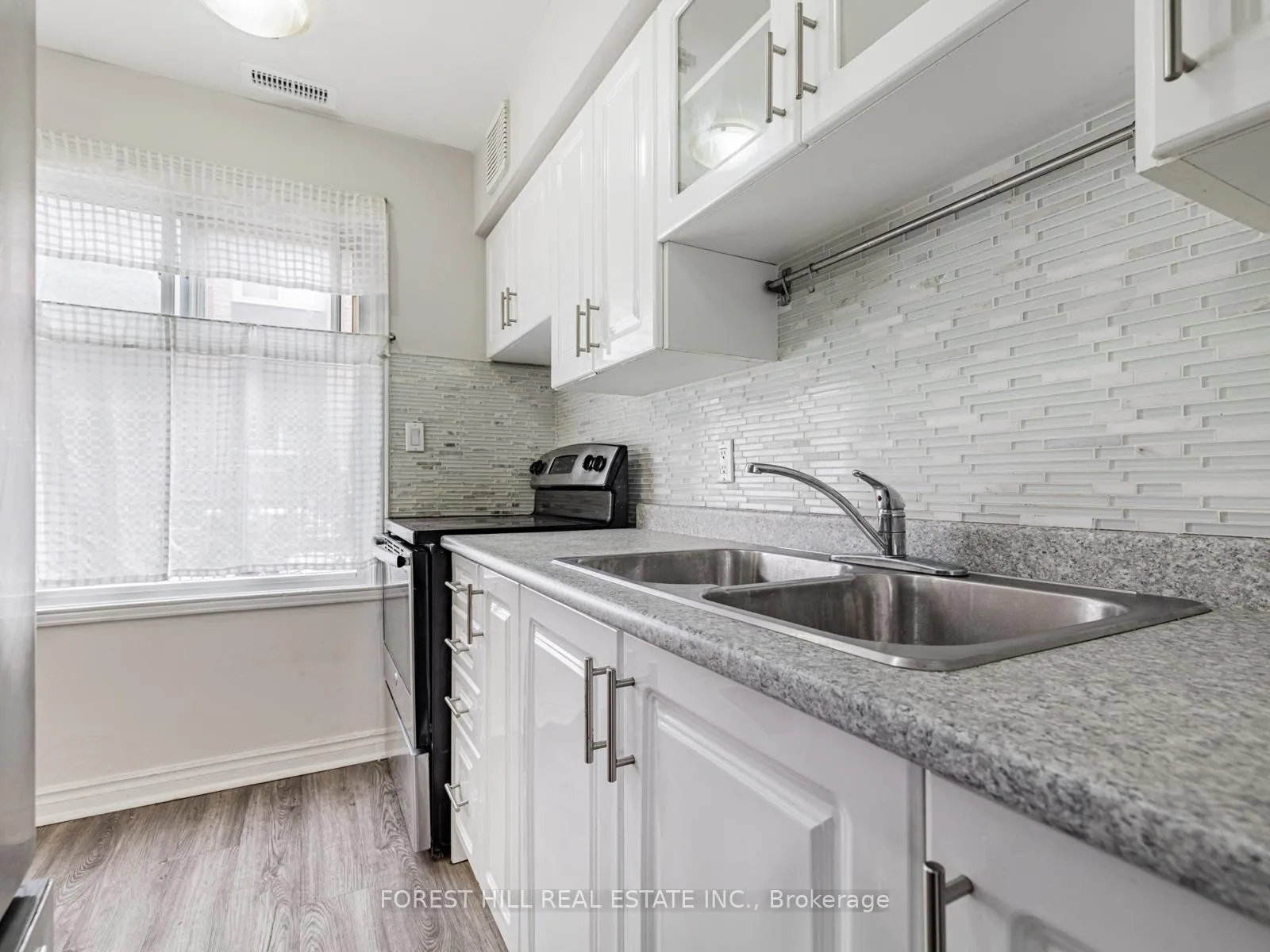 Photo 11 of Unit 25, 16 Rexdale Boulevard, Etobicoke, Rexdale-Kipling — HOMEH