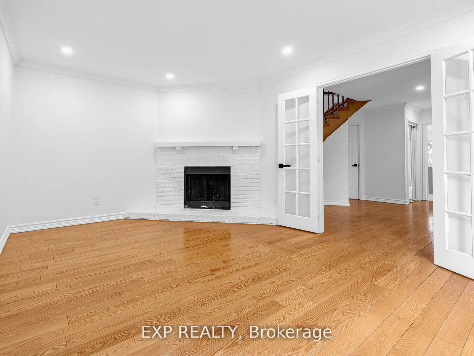 Photo 5 of 125 Green Bush Crescent, Vaughan, Crestwood-Springfarm-Yorkhill — HOMEH