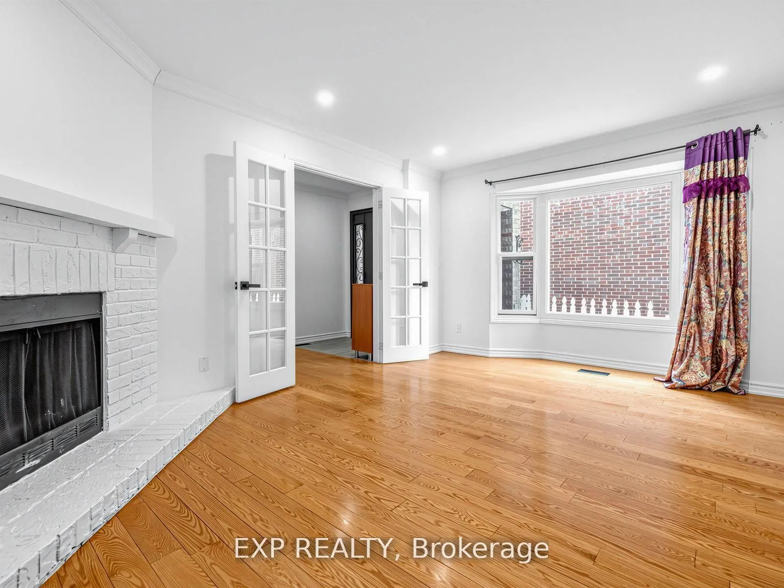 Photo 6 of 125 Green Bush Crescent, Vaughan, Crestwood-Springfarm-Yorkhill — HOMEH