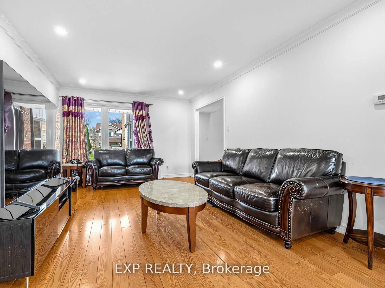Photo 9 of 125 Green Bush Crescent, Vaughan, Crestwood-Springfarm-Yorkhill — HOMEH