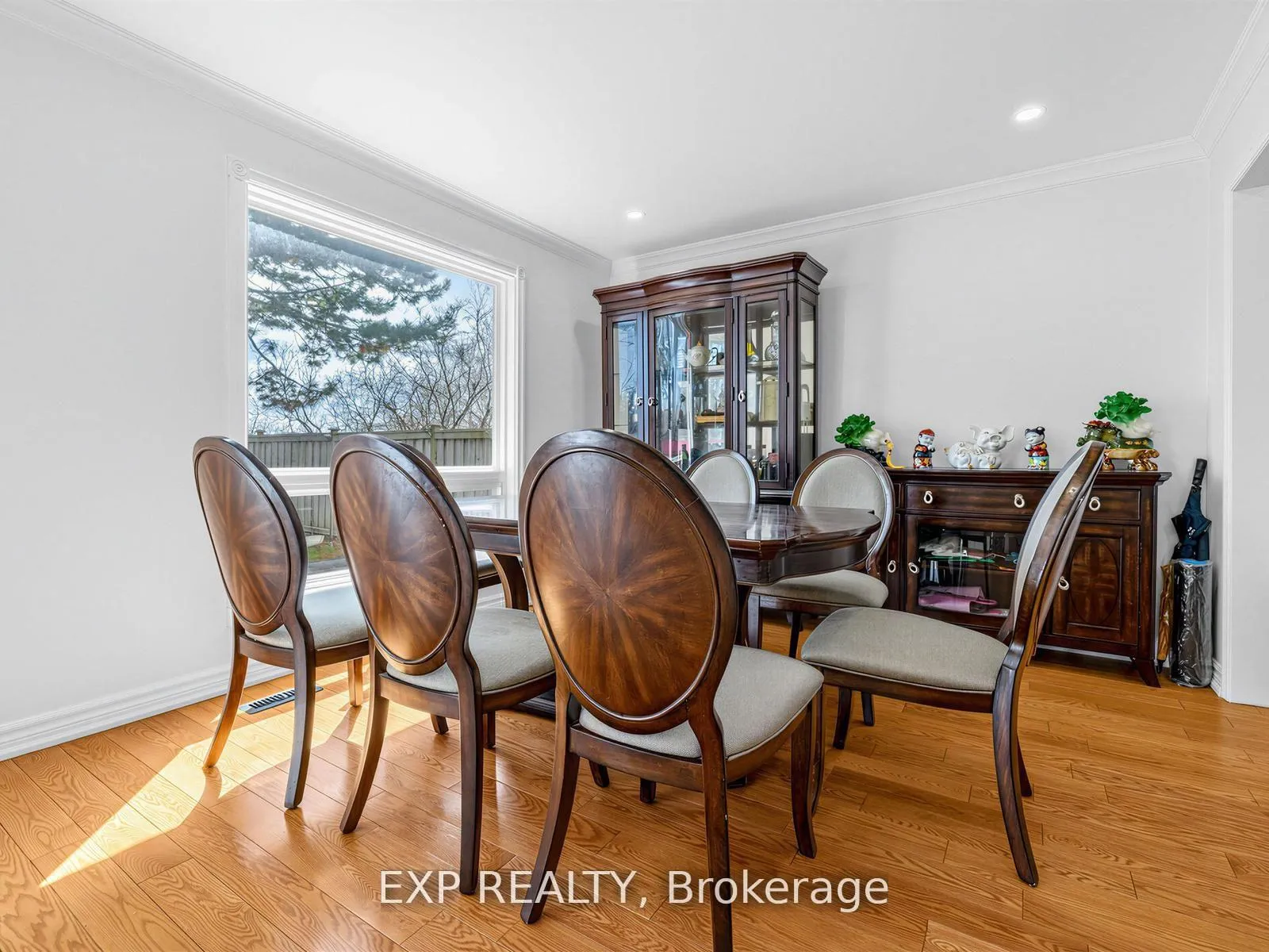 Photo 10 of 125 Green Bush Crescent, Vaughan, Crestwood-Springfarm-Yorkhill — HOMEH