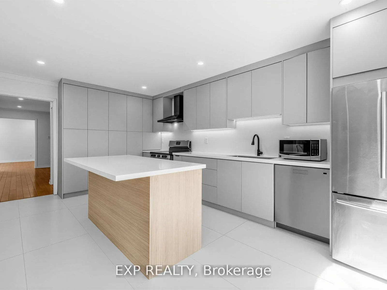 Photo 11 of 125 Green Bush Crescent, Vaughan, Crestwood-Springfarm-Yorkhill — HOMEH