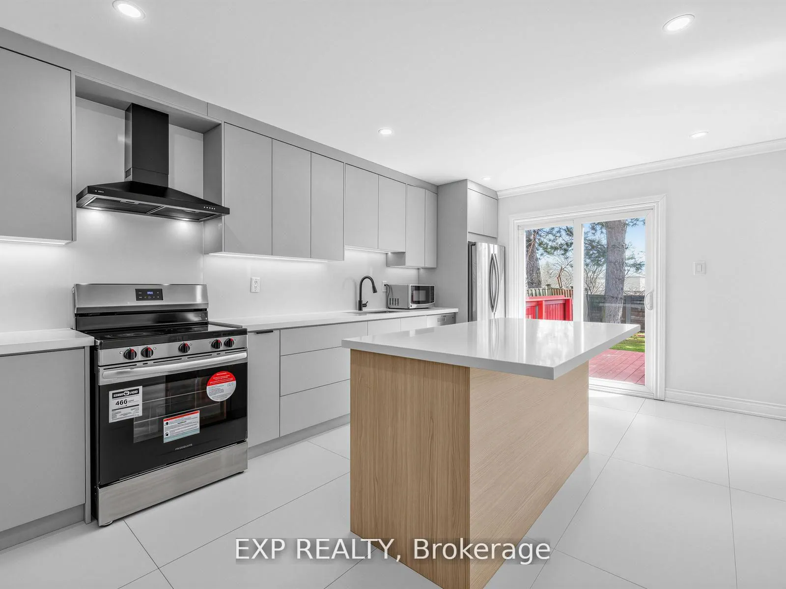 Photo 12 of 125 Green Bush Crescent, Vaughan, Crestwood-Springfarm-Yorkhill — HOMEH