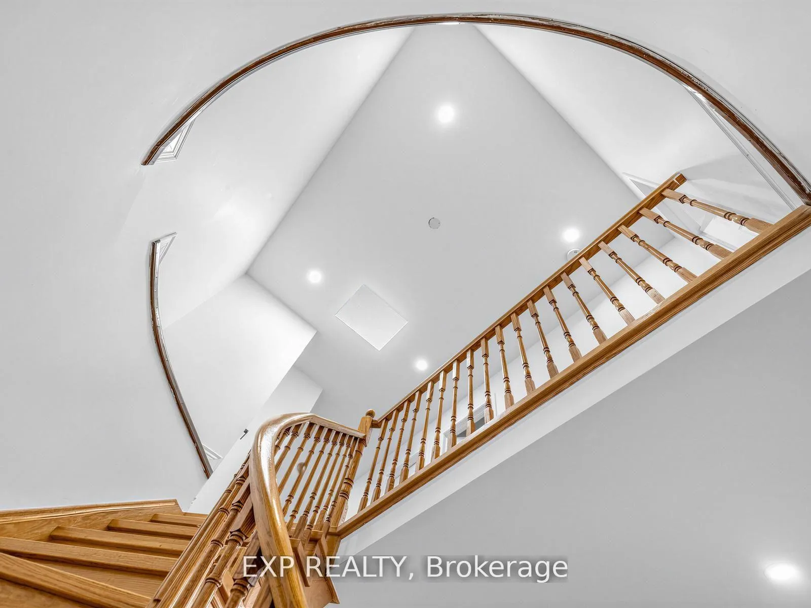 Photo 14 of 125 Green Bush Crescent, Vaughan, Crestwood-Springfarm-Yorkhill — HOMEH