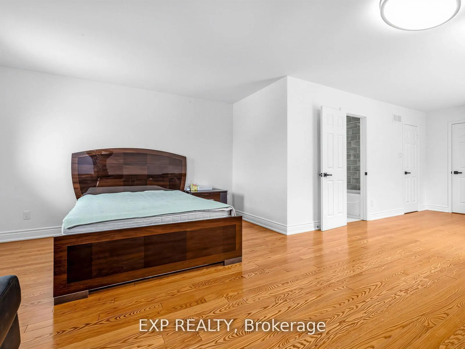 Photo 18 of 125 Green Bush Crescent, Vaughan, Crestwood-Springfarm-Yorkhill — HOMEH