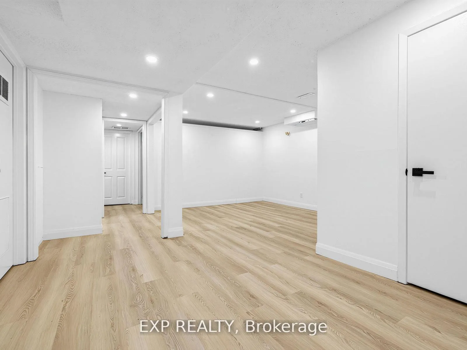 Photo 27 of 125 Green Bush Crescent, Vaughan, Crestwood-Springfarm-Yorkhill — HOMEH