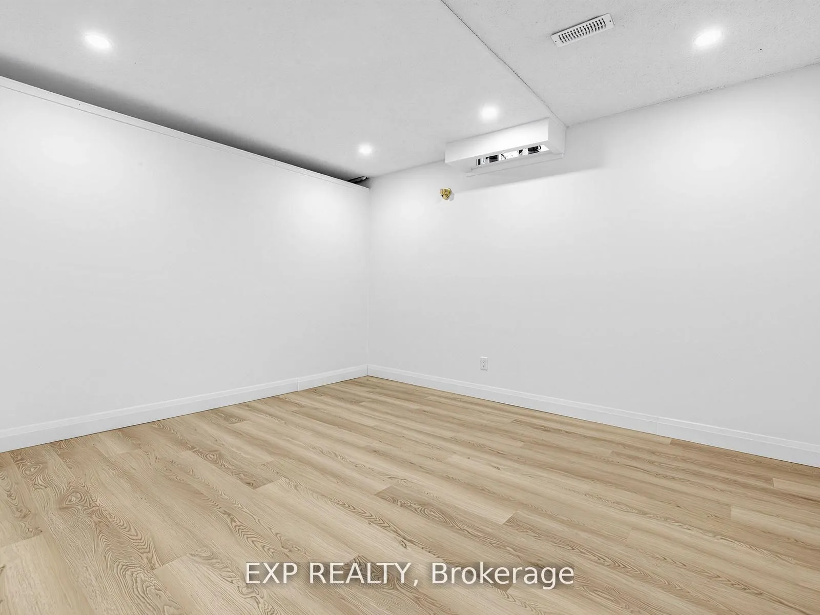 Photo 28 of 125 Green Bush Crescent, Vaughan, Crestwood-Springfarm-Yorkhill — HOMEH