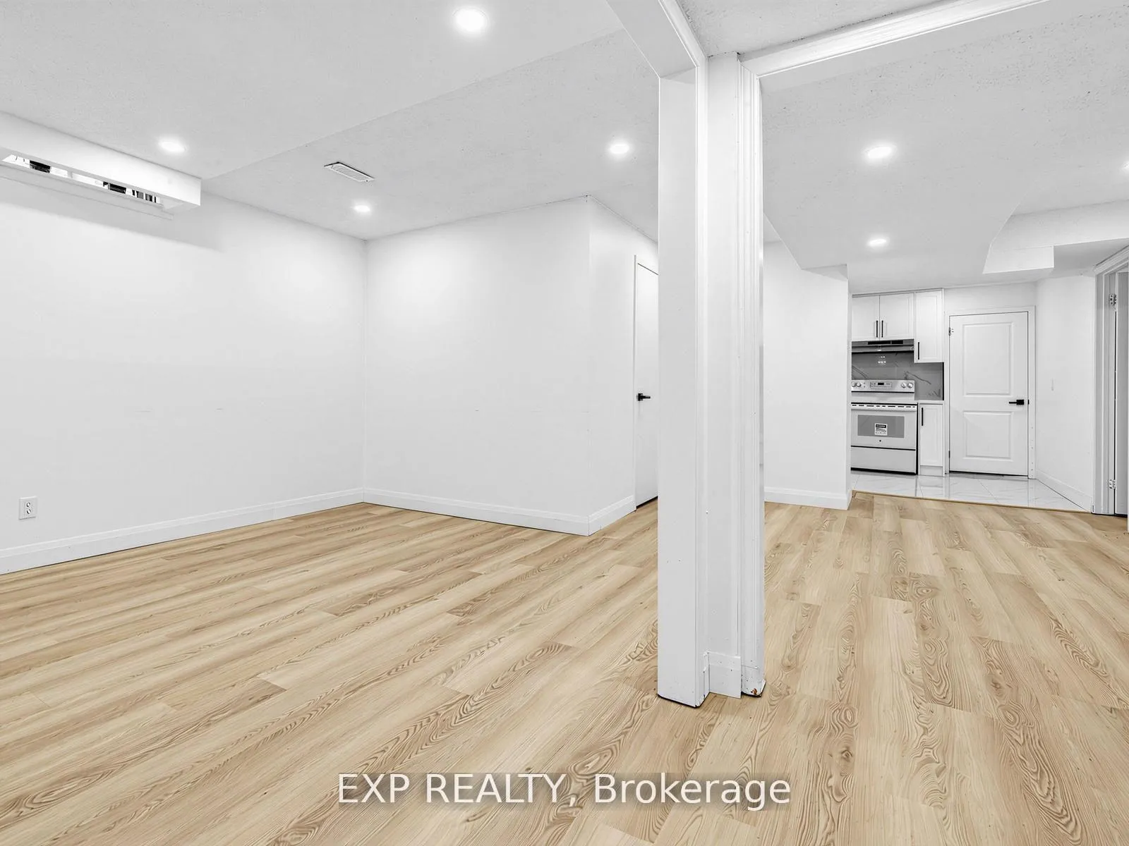 Photo 29 of 125 Green Bush Crescent, Vaughan, Crestwood-Springfarm-Yorkhill — HOMEH
