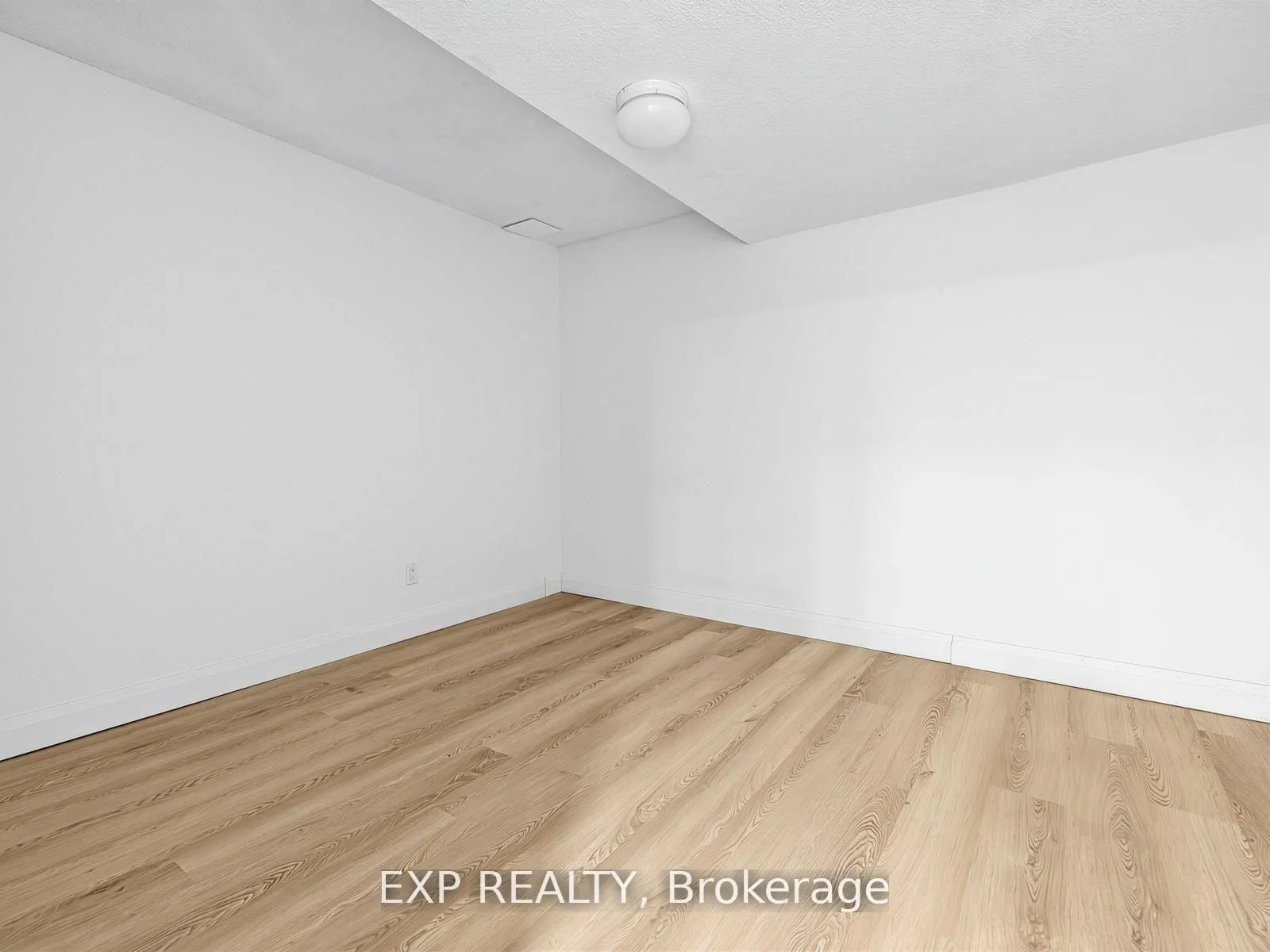 Photo 31 of 125 Green Bush Crescent, Vaughan, Crestwood-Springfarm-Yorkhill — HOMEH