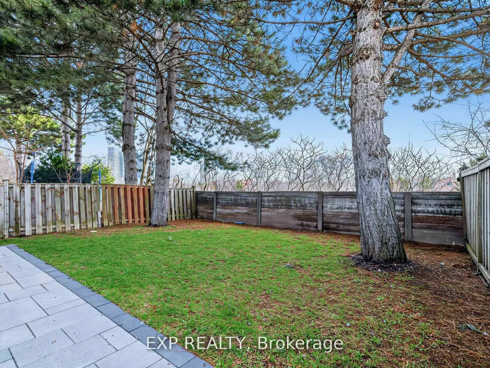 Photo 35 of 125 Green Bush Crescent, Vaughan, Crestwood-Springfarm-Yorkhill — HOMEH