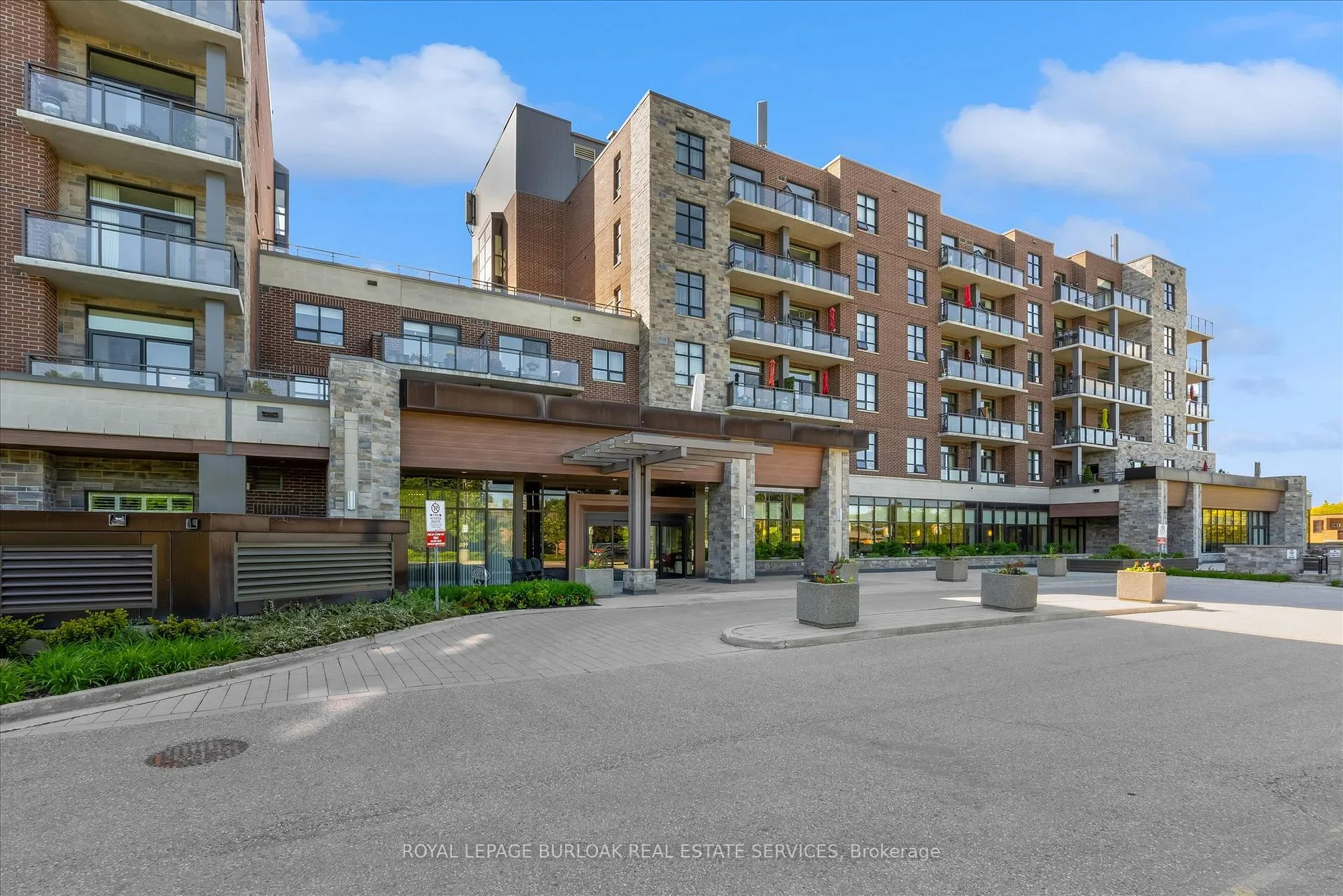 Photo 2 of Unit 113, 3290 New Street, Burlington, Roseland — HOMEH