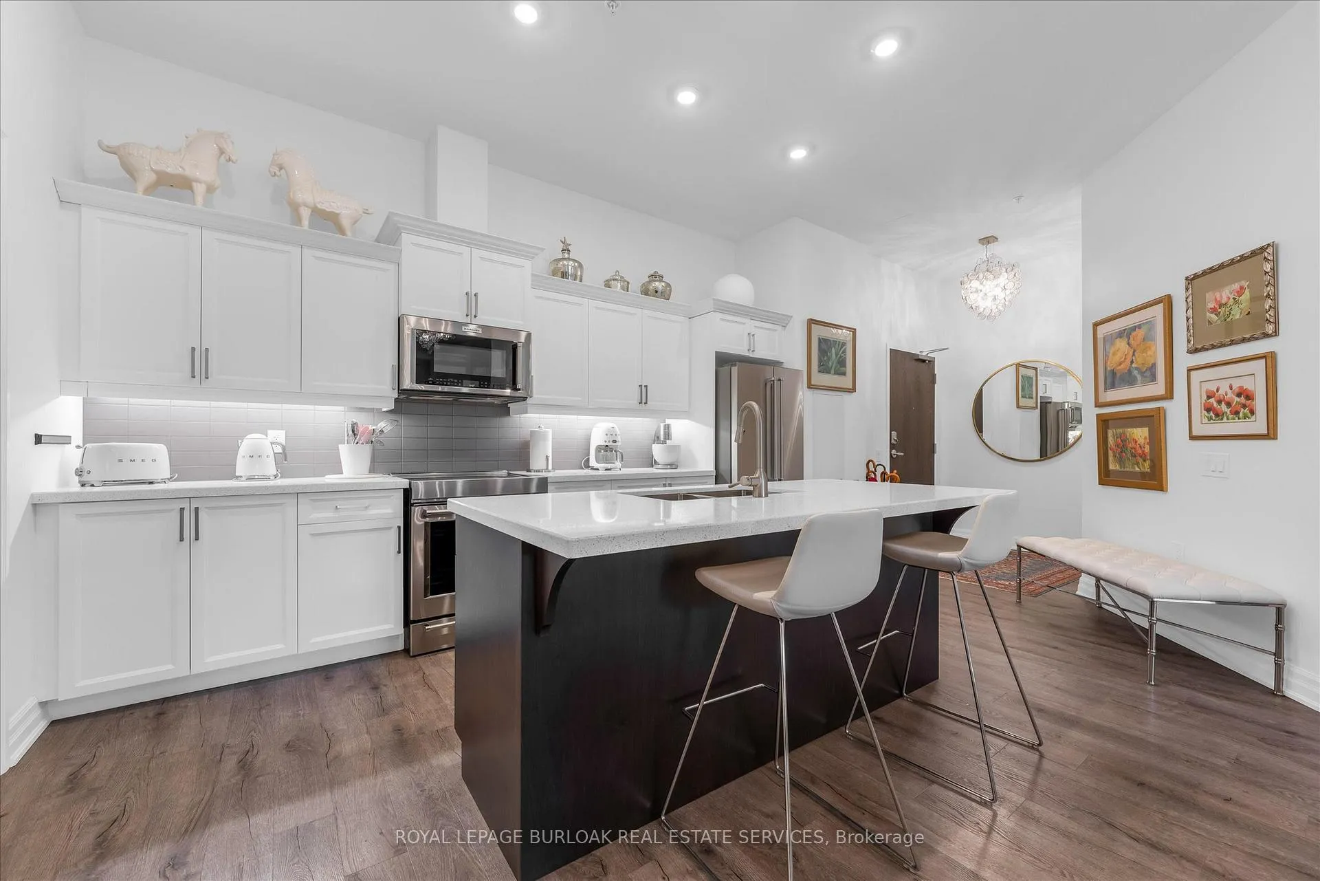 Photo 6 of Unit 113, 3290 New Street, Burlington, Roseland — HOMEH