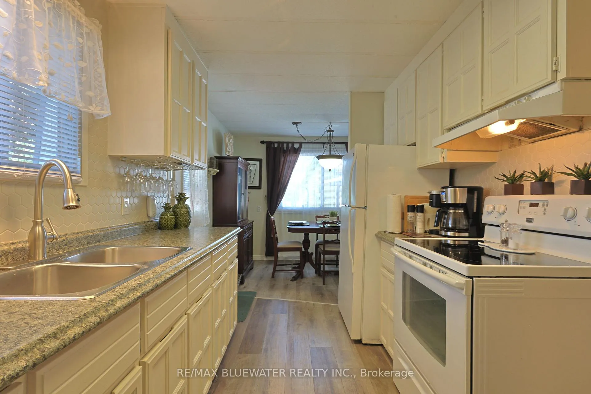 Photo 5 of 208 Biltmore Drive, South Huron, Stephen — HOMEH