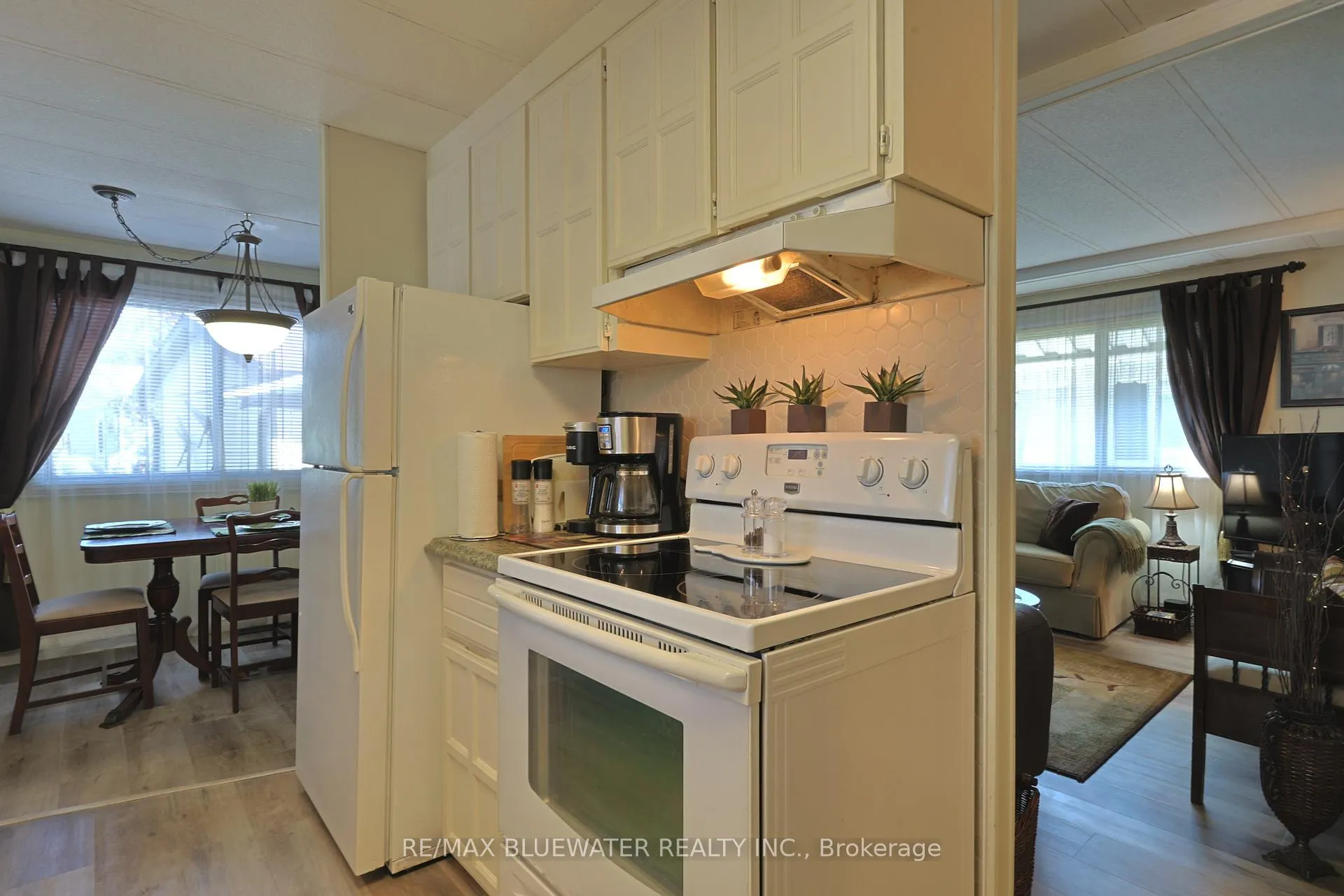 Photo 18 of 208 Biltmore Drive, South Huron, Stephen — HOMEH