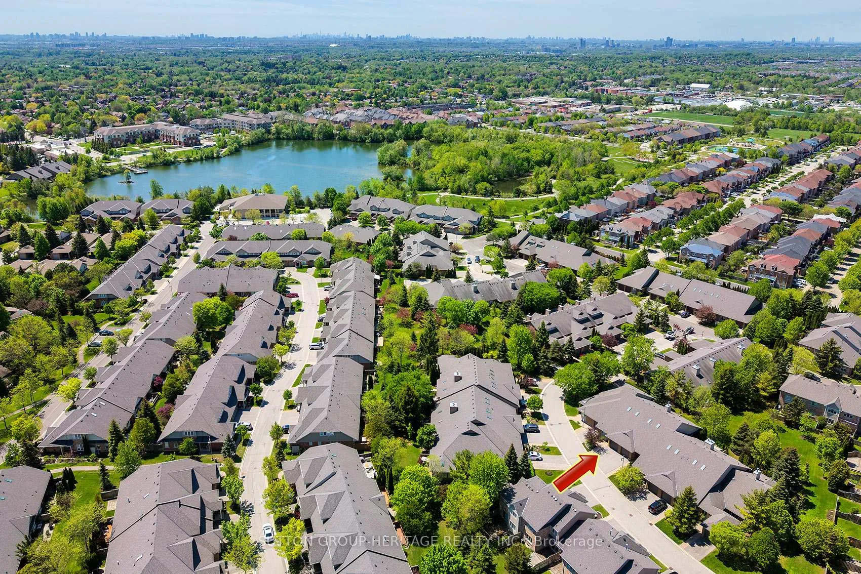 Photo 2 of 22 Wave Hill Way, Markham, Greensborough — HOMEH