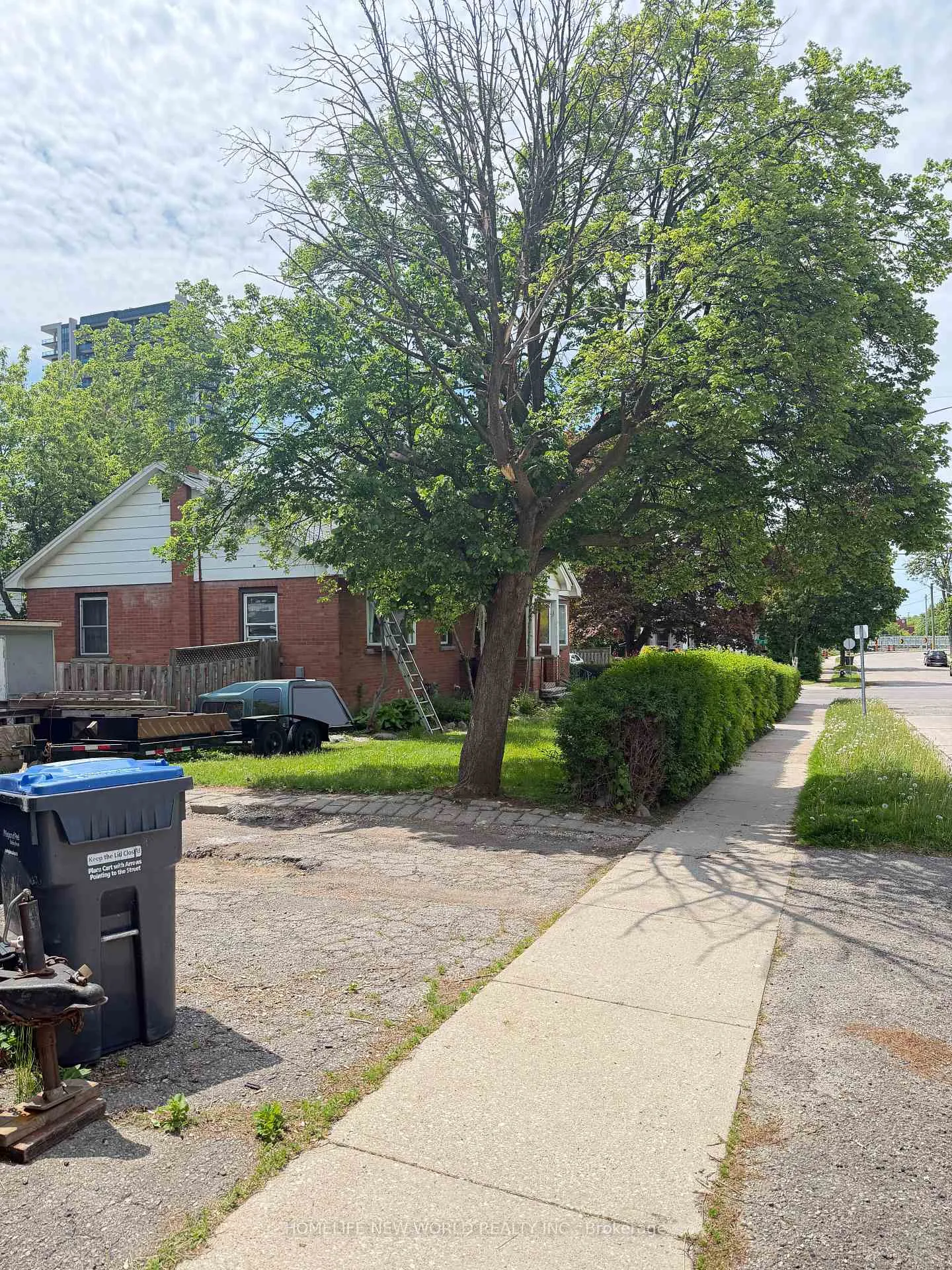 Photo 6 of 16 Centre Street N, Brampton, Queen Street Corridor — HOMEH