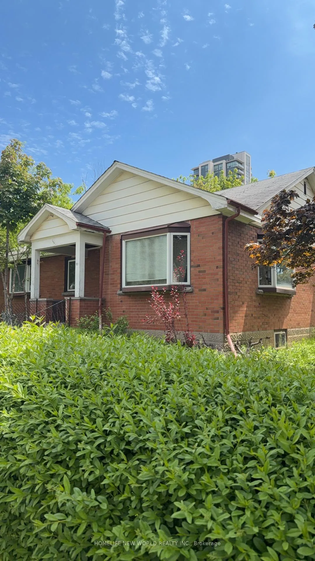 Photo 7 of 16 Centre Street N, Brampton, Queen Street Corridor — HOMEH