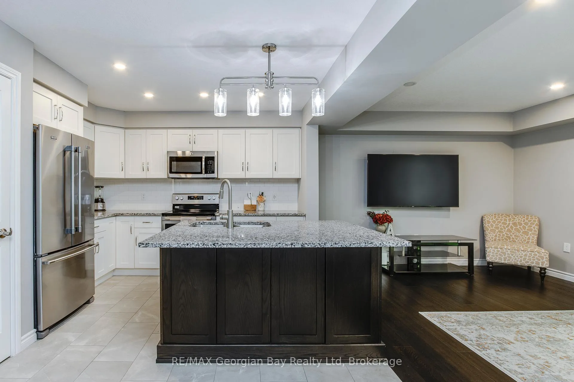 Photo 4 of 956 Cook Drive, Midland — HOMEH