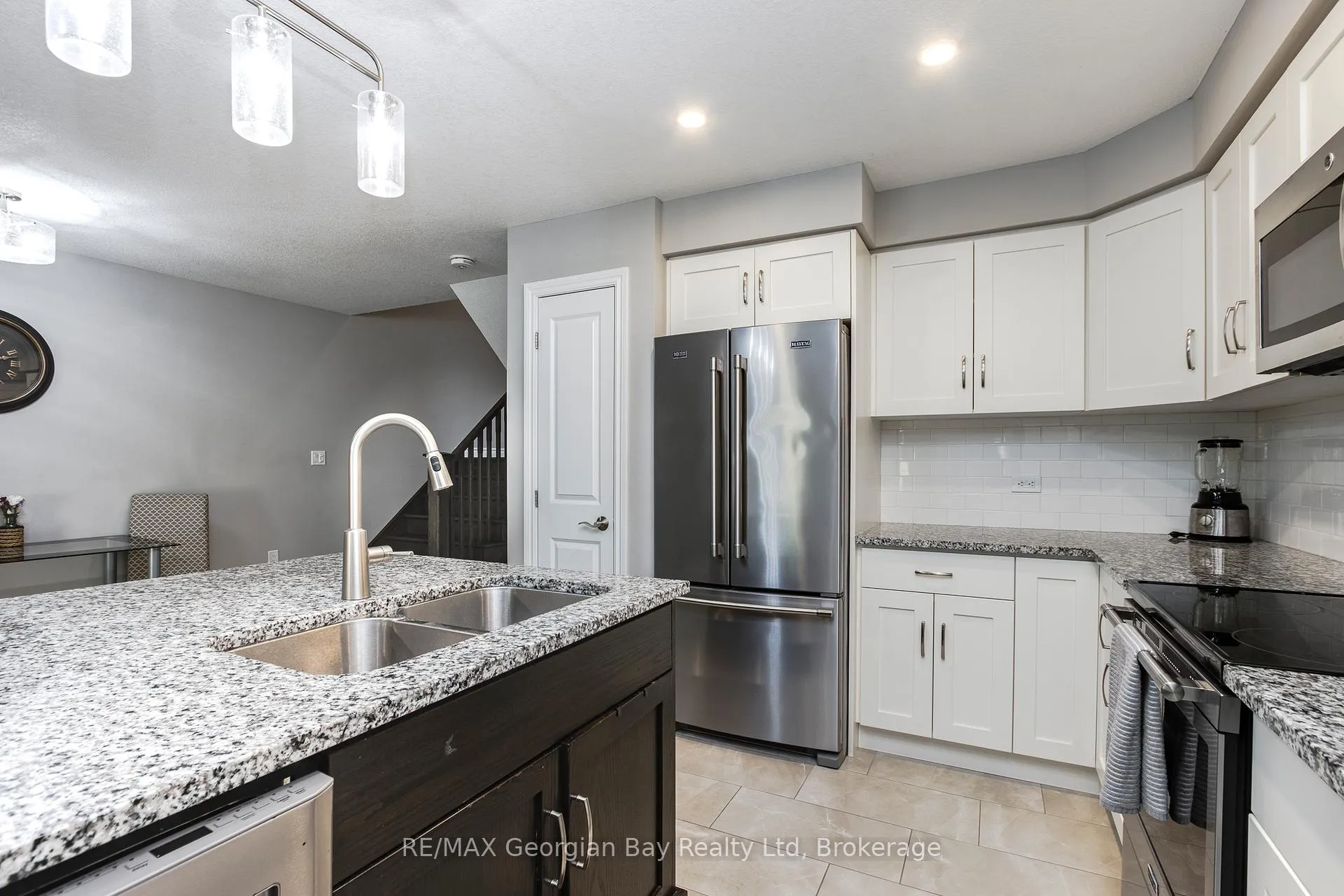 Photo 6 of 956 Cook Drive, Midland — HOMEH