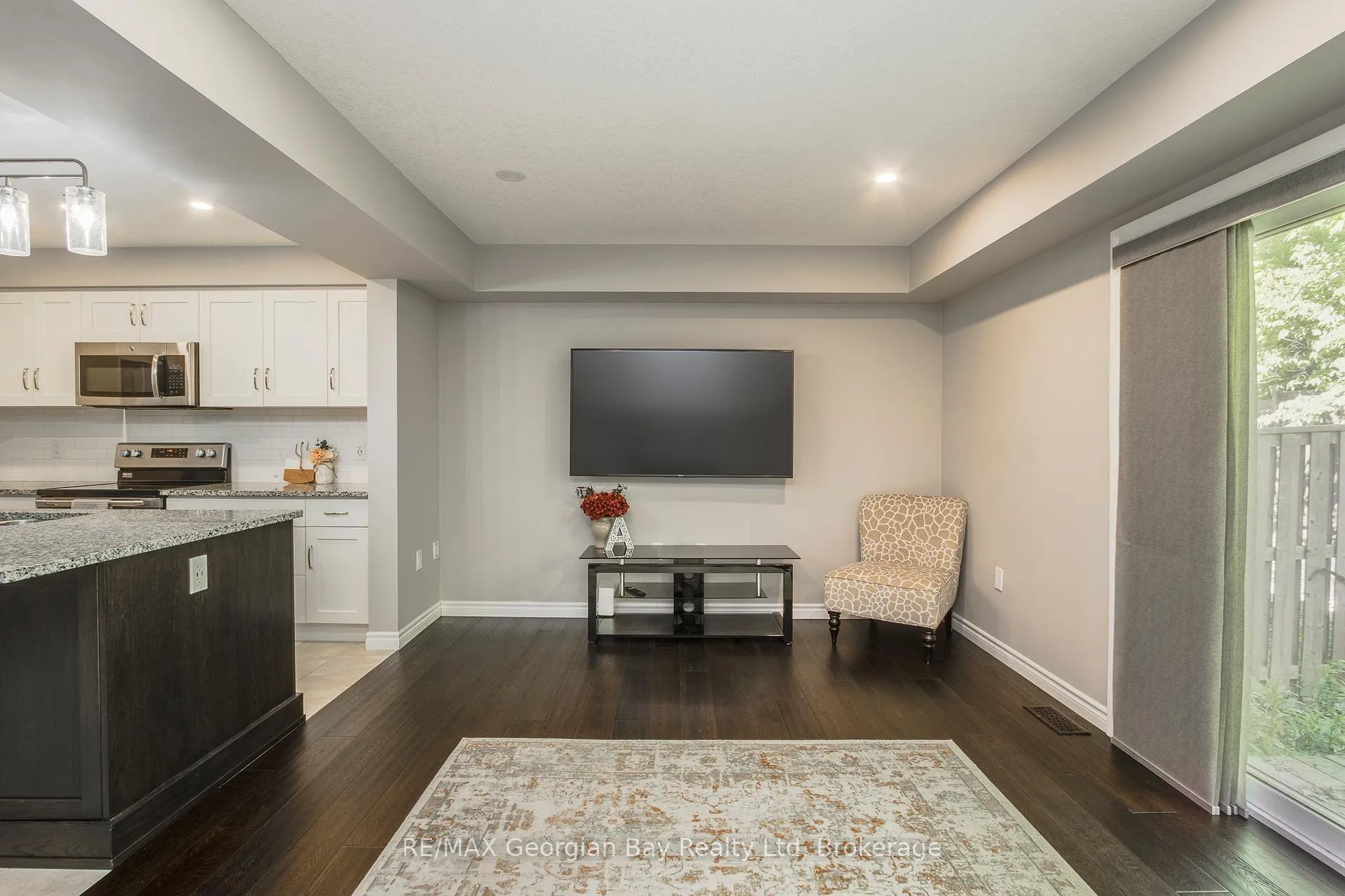 Photo 8 of 956 Cook Drive, Midland — HOMEH