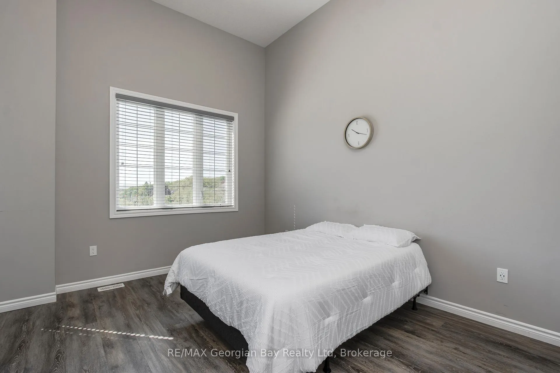 Photo 13 of 956 Cook Drive, Midland — HOMEH