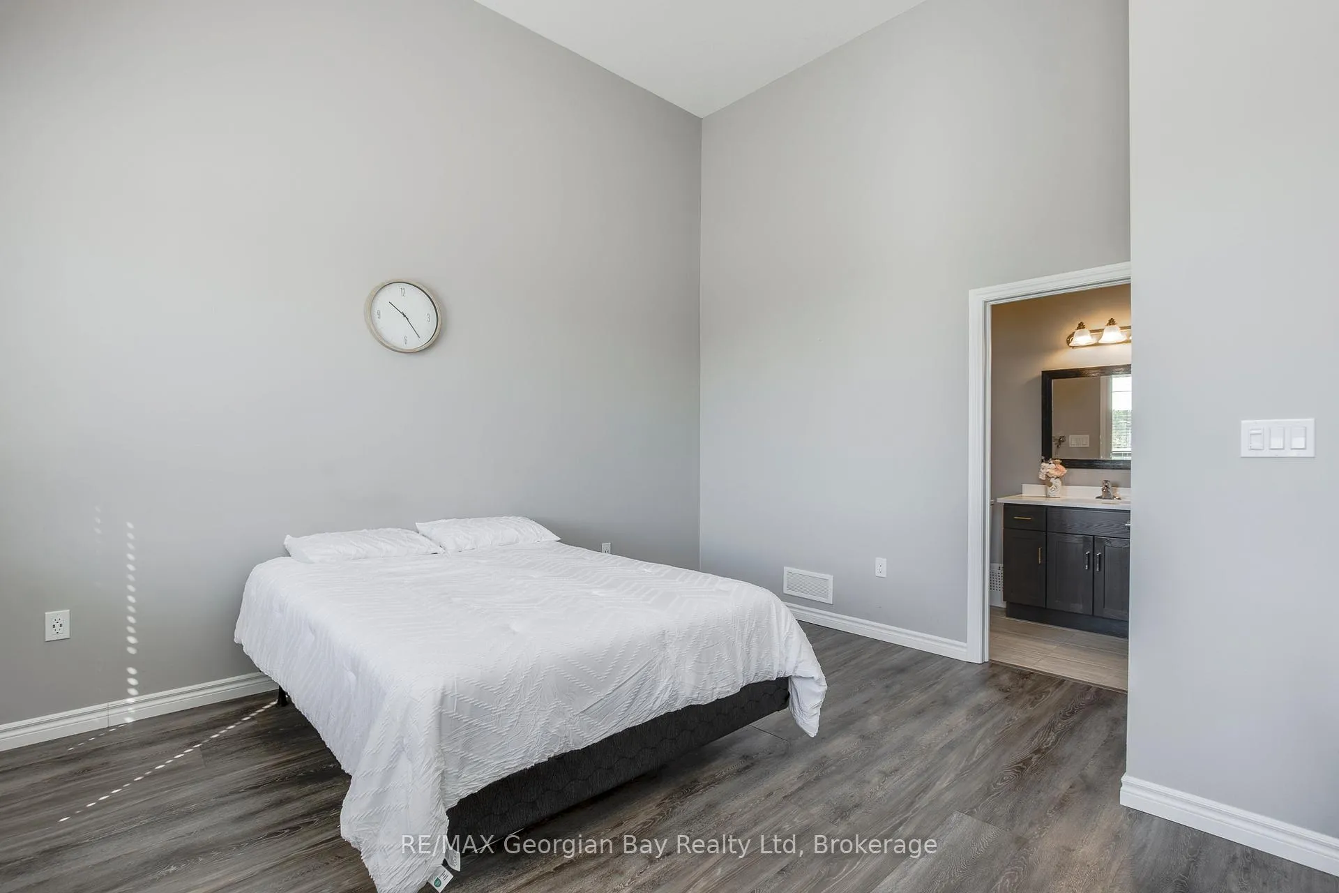 Photo 15 of 956 Cook Drive, Midland — HOMEH