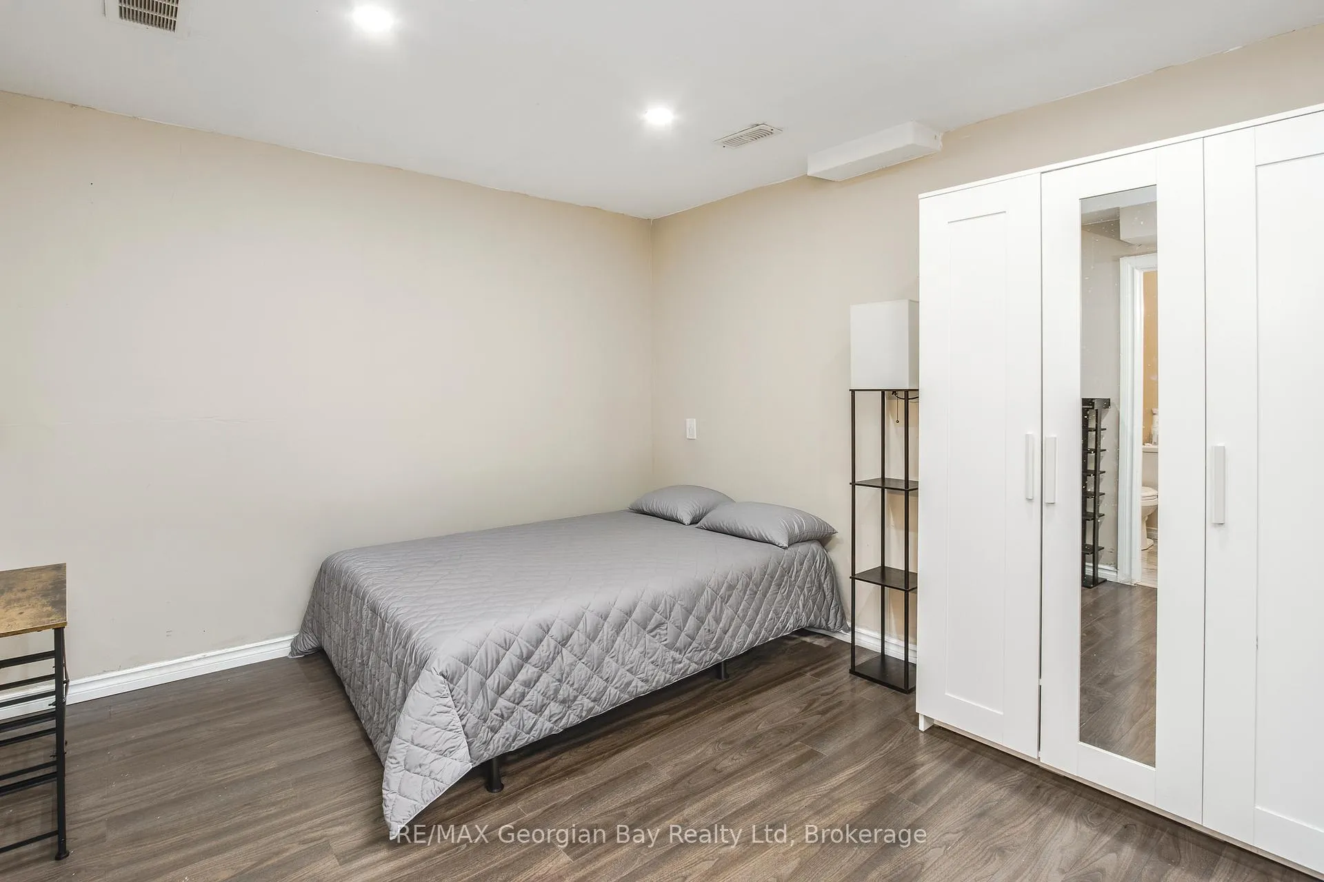Photo 25 of 956 Cook Drive, Midland — HOMEH