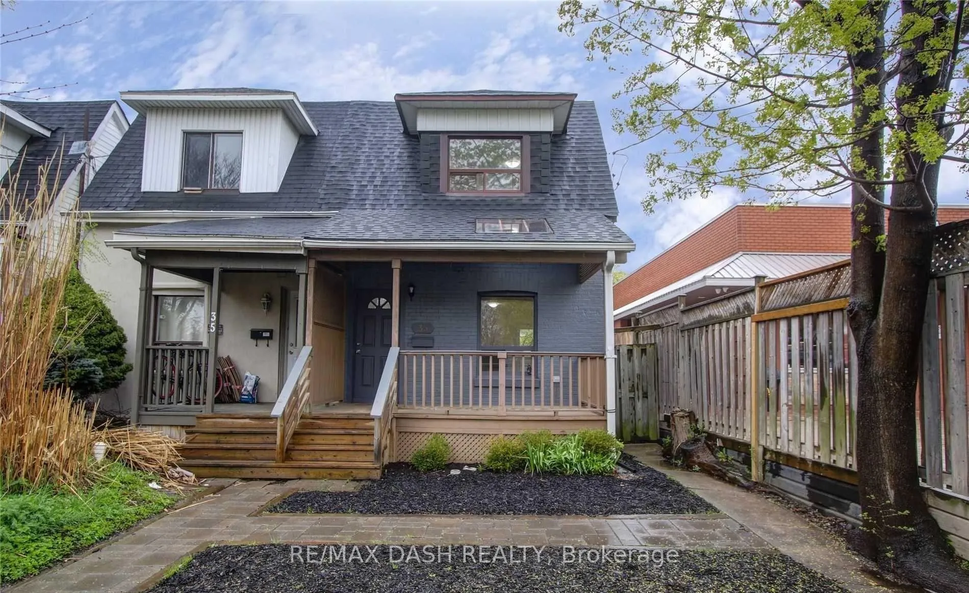 Front of Unit Main, 33 Woodward Avenue