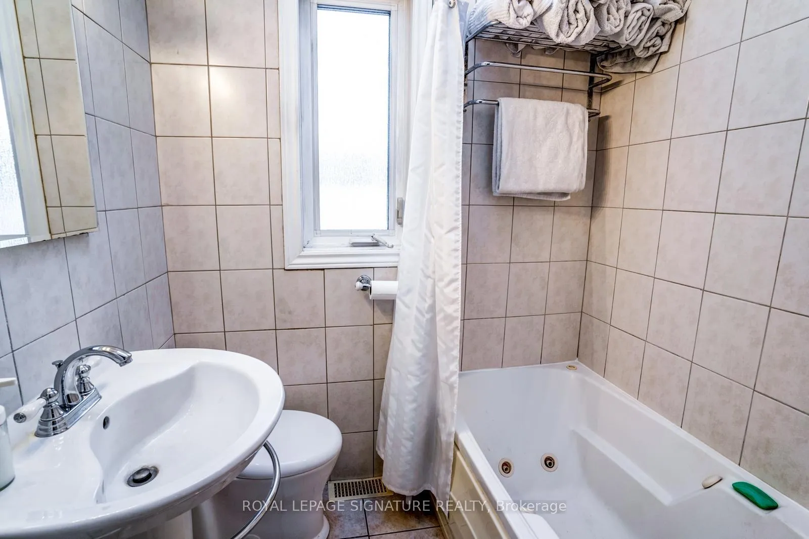 Photo 21 of Unit Main Fl, 33 Athlone Road, Toronto, East York — HOMEH