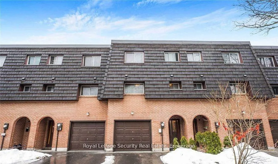 Front of Unit 124, 37 Darras Court