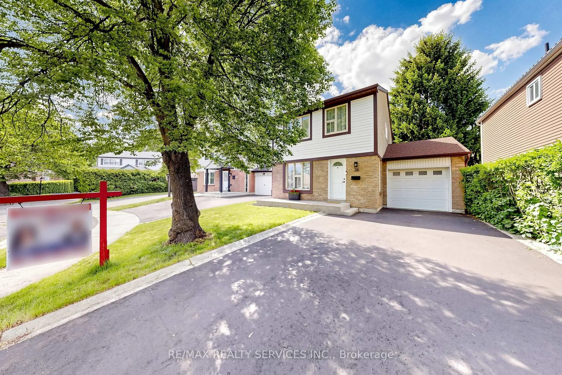 Photo 2 of 26 Mayfair Crescent, Brampton, Central Park — HOMEH