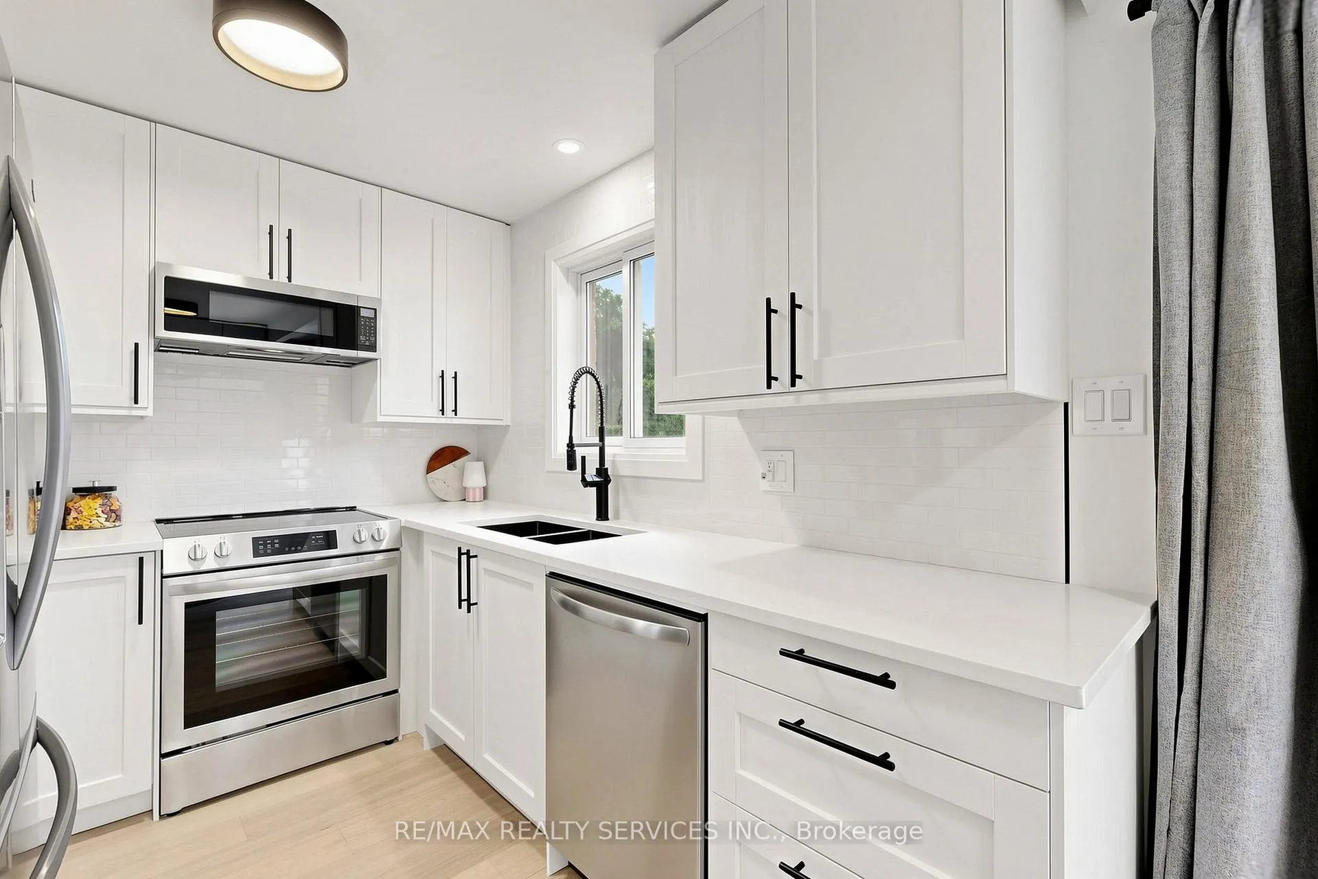 Photo 10 of 26 Mayfair Crescent, Brampton, Central Park — HOMEH