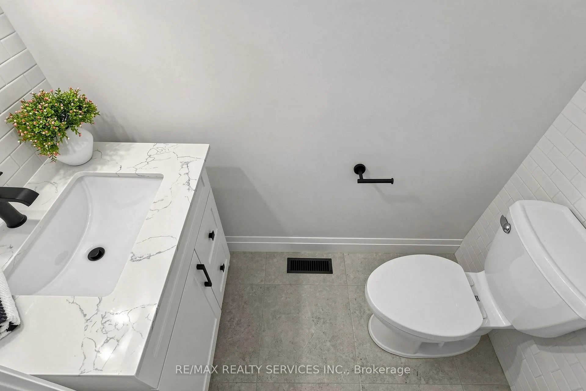 Photo 16 of 26 Mayfair Crescent, Brampton, Central Park — HOMEH