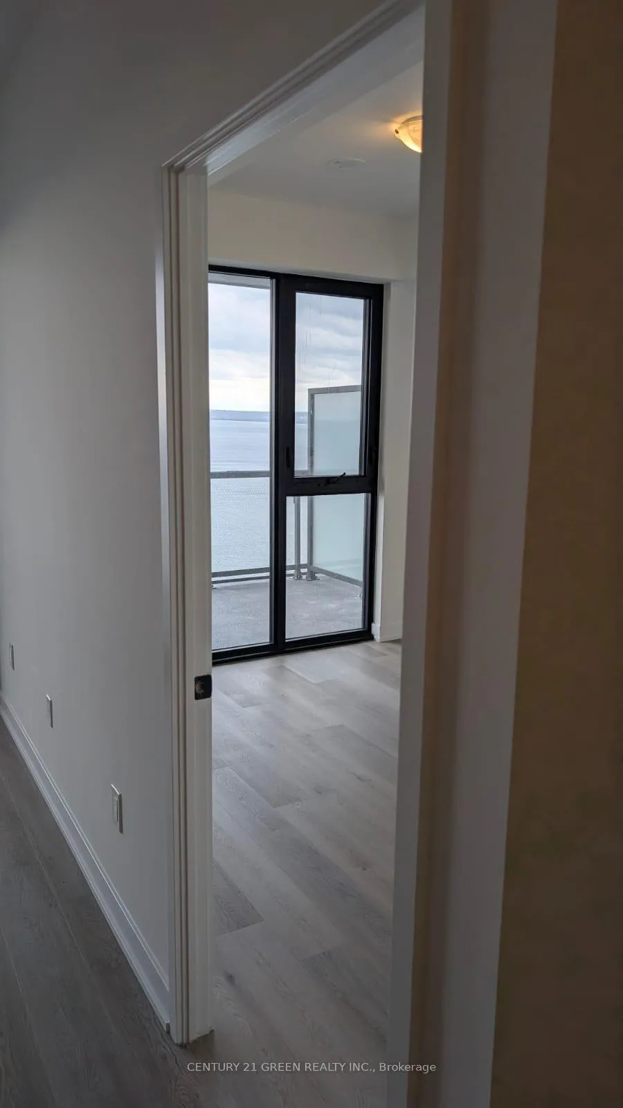 Photo 11 of Unit 2106, 2075 Lakeshore Road, Burlington, Brant — HOMEH