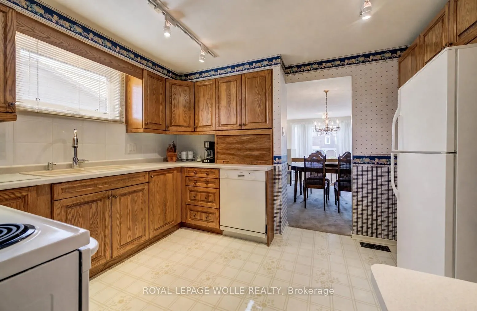 Photo 11 of 51 Underhill Crescent, Kitchener — HOMEH