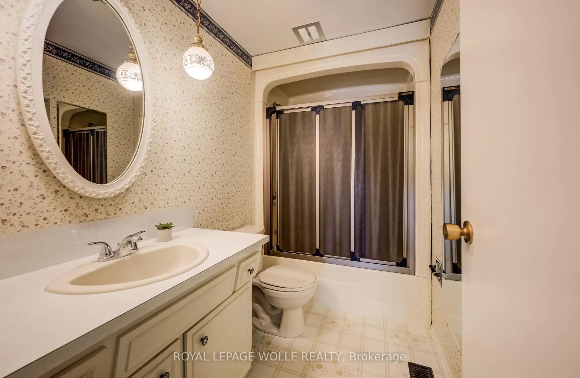 Photo 19 of 51 Underhill Crescent, Kitchener — HOMEH