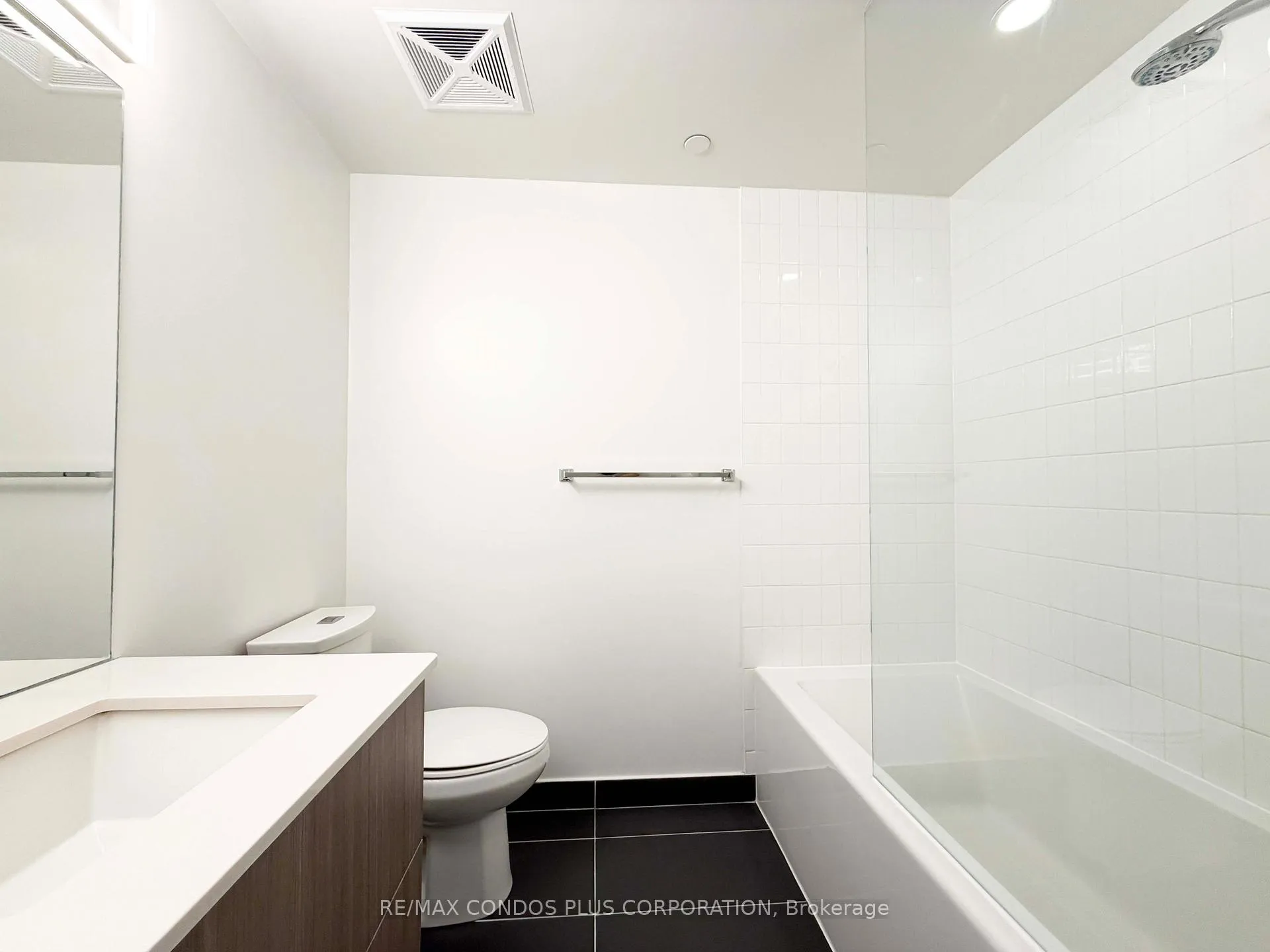 Photo 10 of Unit 2410, 210 Simcoe Street, Toronto, University — HOMEH