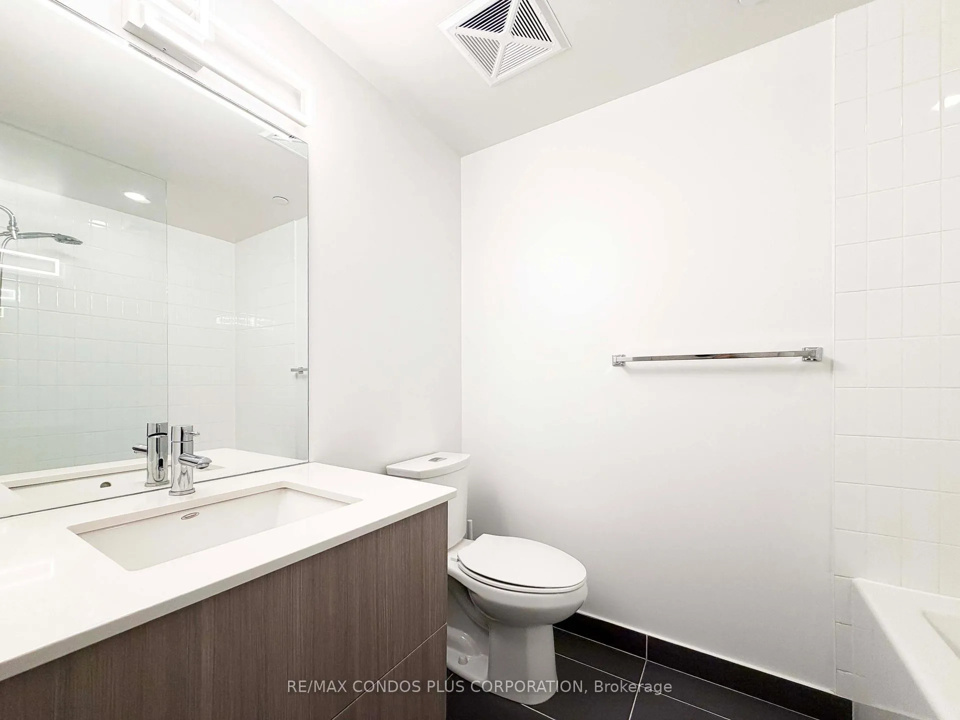 Photo 11 of Unit 2410, 210 Simcoe Street, Toronto, University — HOMEH