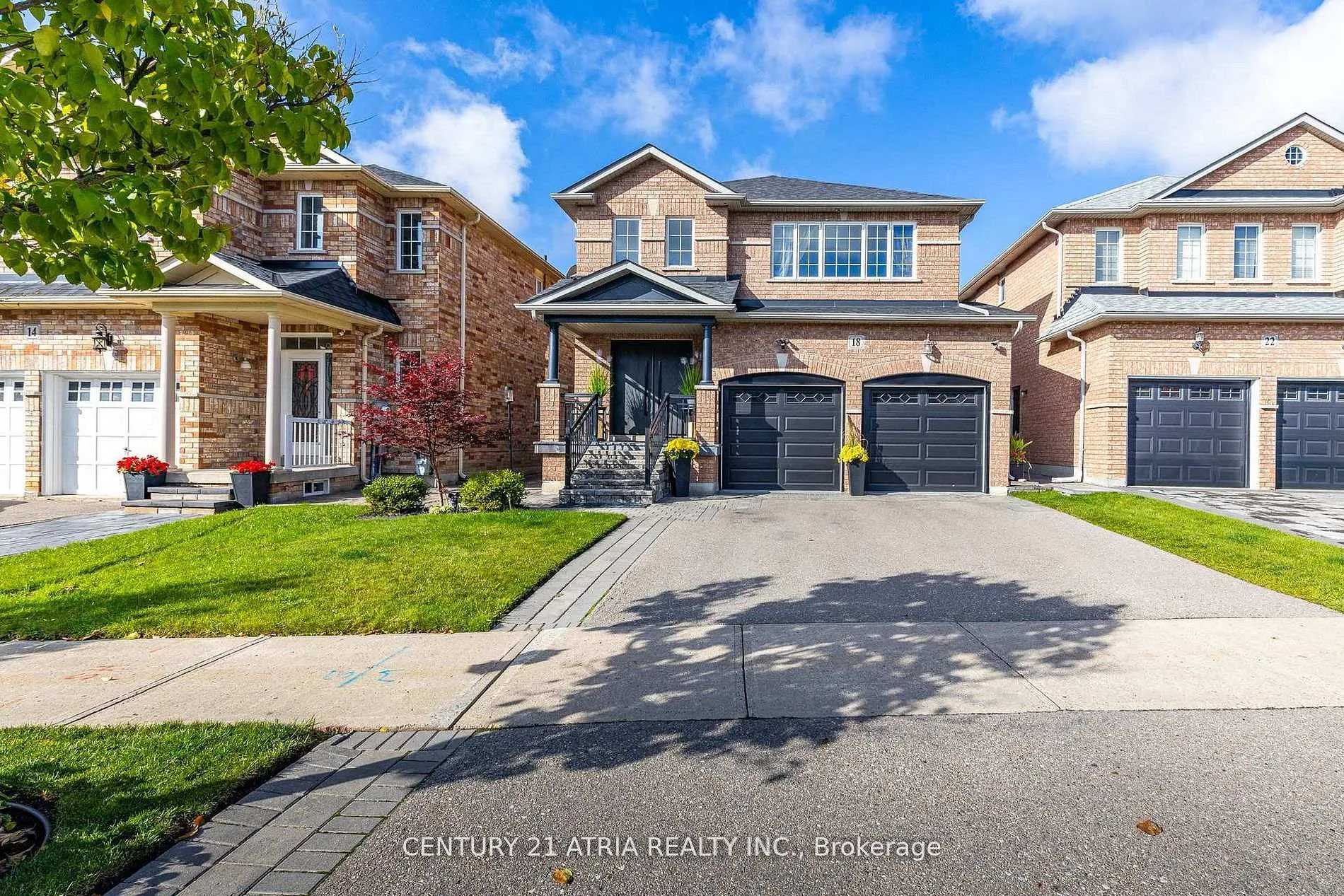 Photo 1 of 18 Abbott Avenue, Aurora, Bayview Northeast — HOMEH