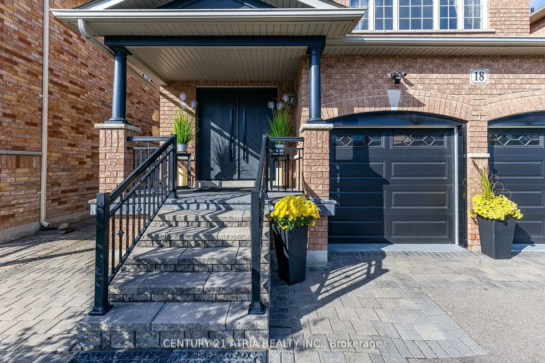Photo 2 of 18 Abbott Avenue, Aurora, Bayview Northeast — HOMEH