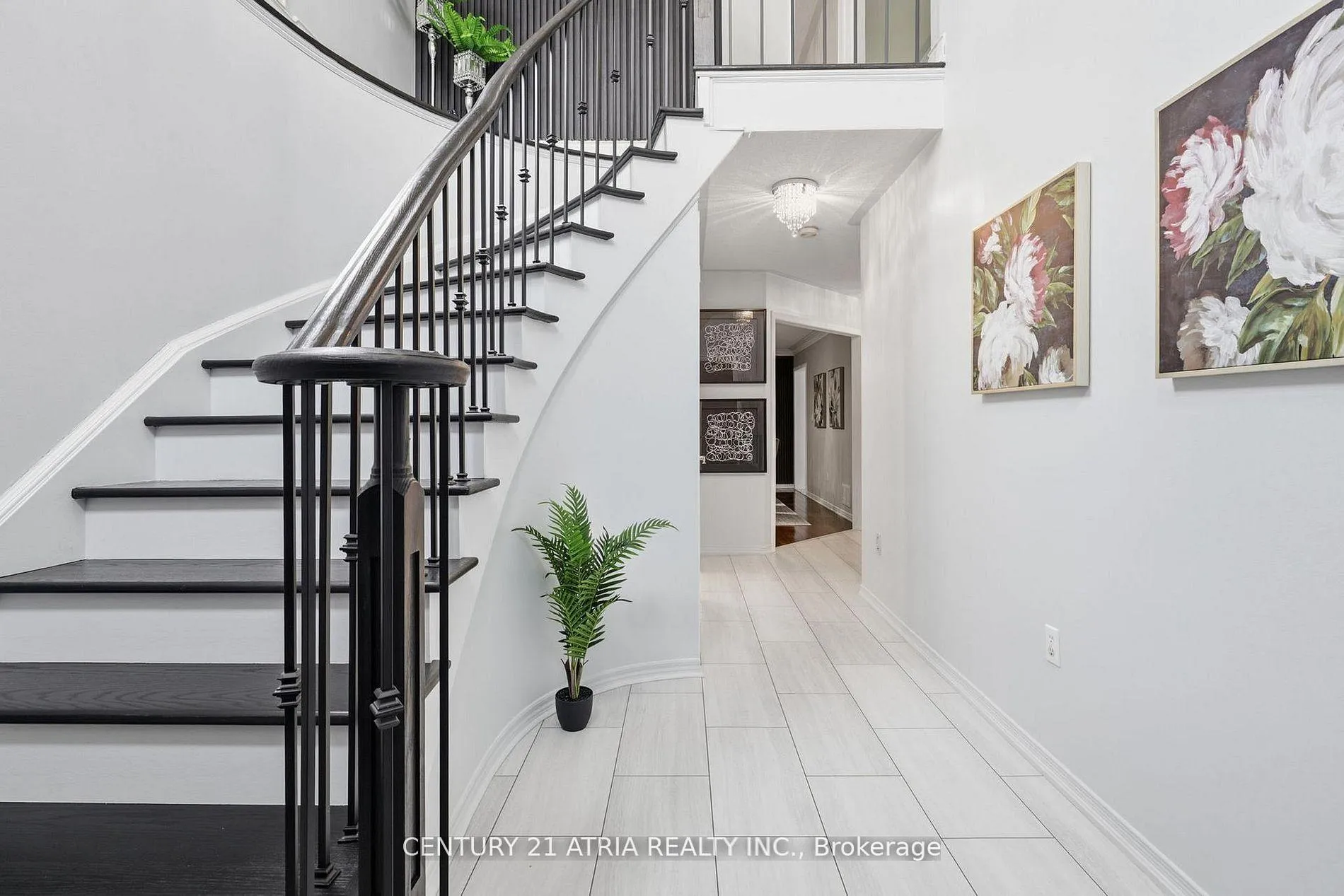 Photo 3 of 18 Abbott Avenue, Aurora, Bayview Northeast — HOMEH