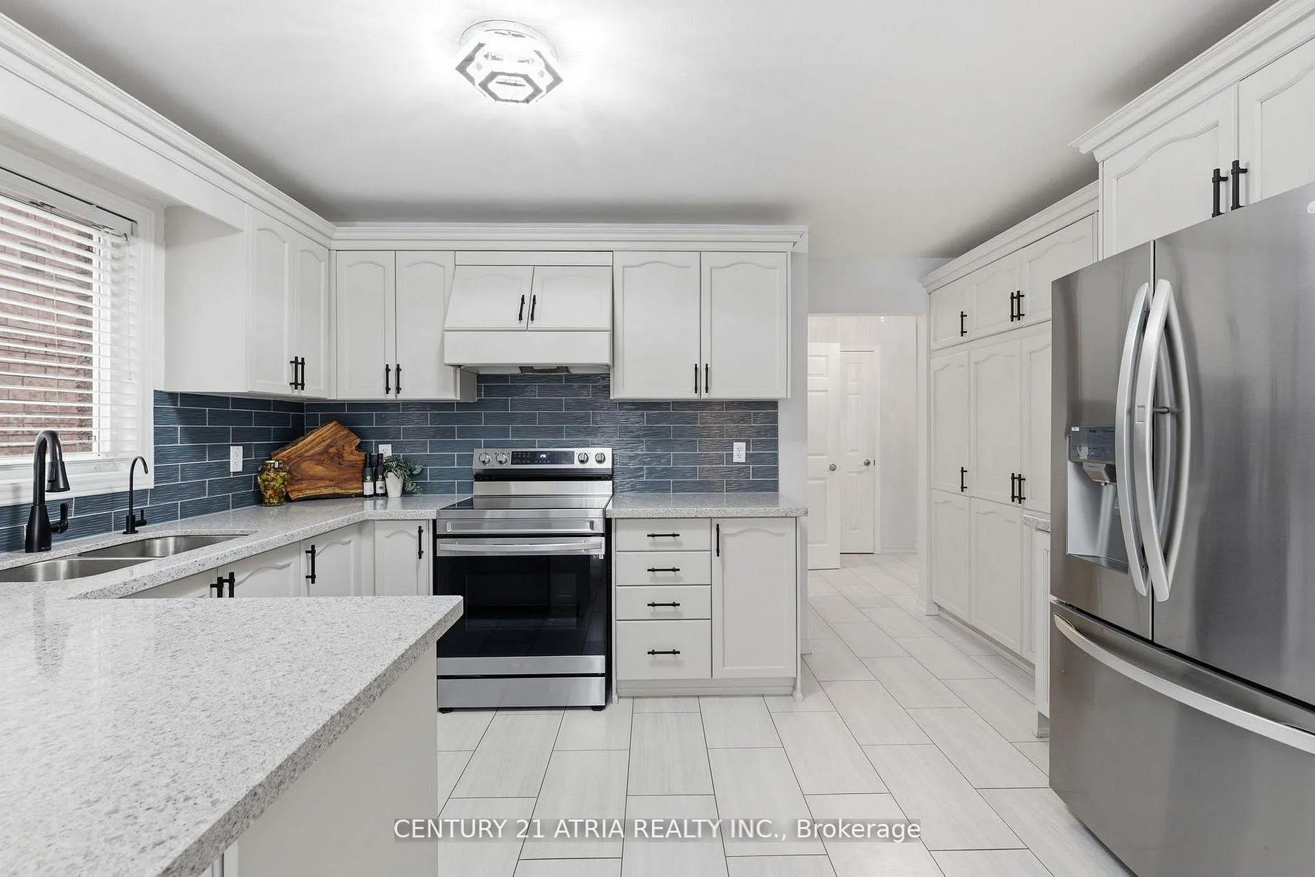 Photo 6 of 18 Abbott Avenue, Aurora, Bayview Northeast — HOMEH