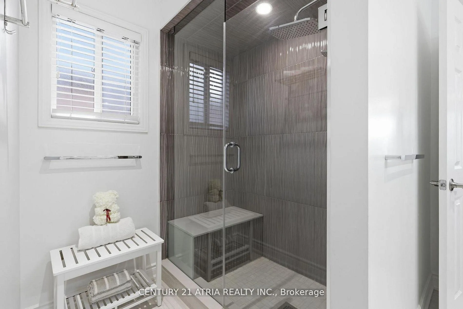 Photo 13 of 18 Abbott Avenue, Aurora, Bayview Northeast — HOMEH
