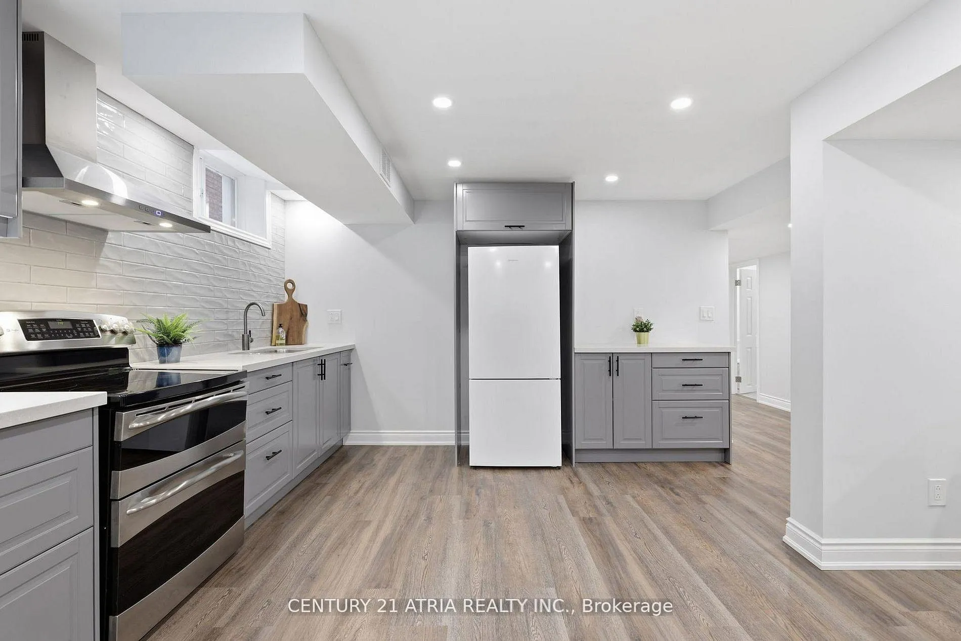 Photo 20 of 18 Abbott Avenue, Aurora, Bayview Northeast — HOMEH