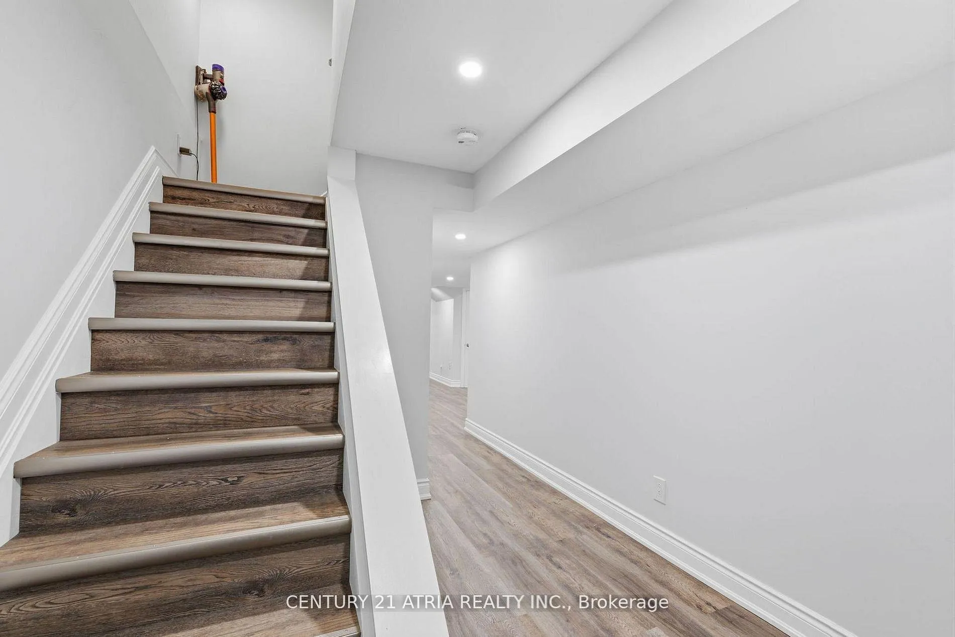 Photo 22 of 18 Abbott Avenue, Aurora, Bayview Northeast — HOMEH