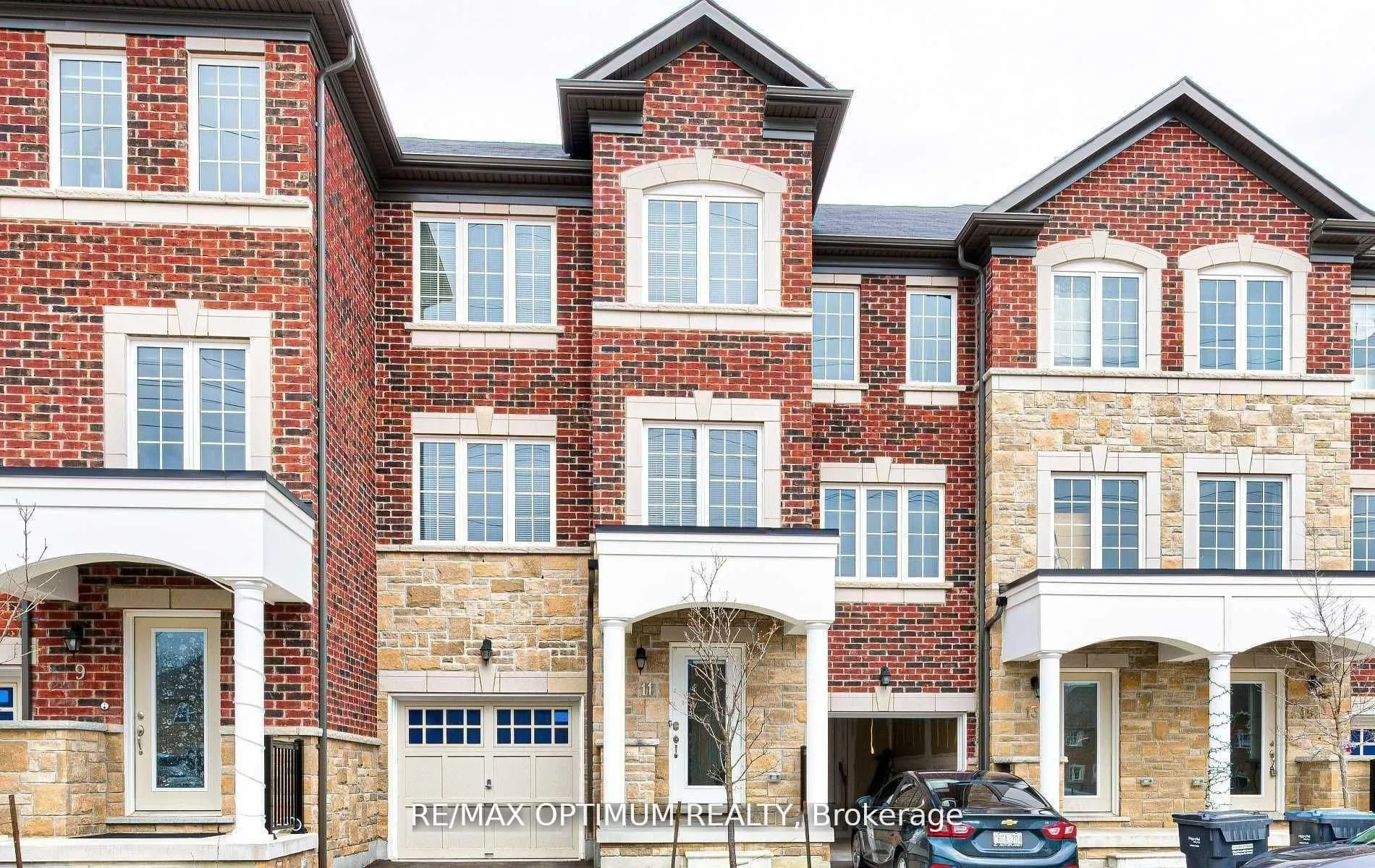 Front of 6 - 11 Autumnwood Avenue